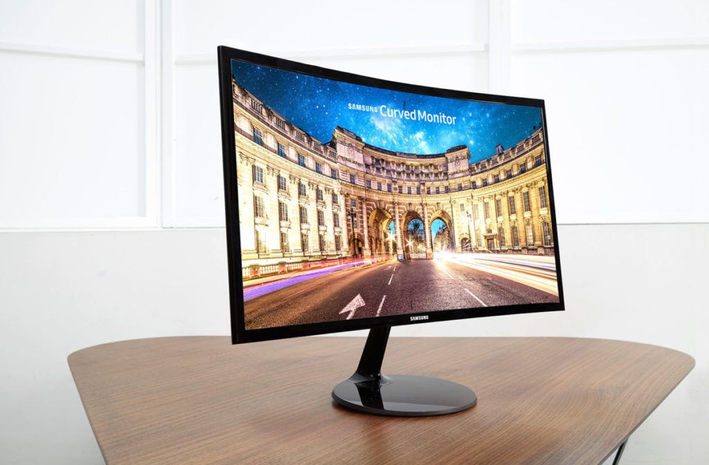 Samsung's new 24-inch display has killer curves 2