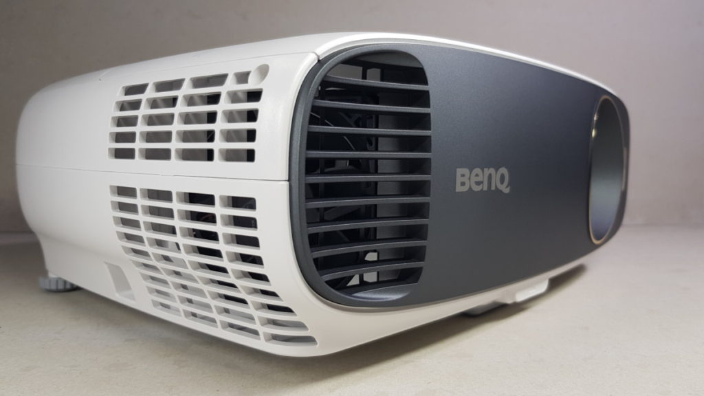 [Review] BenQ W1700 4K HDR Projector - Affordable 4K HDR Delight 11