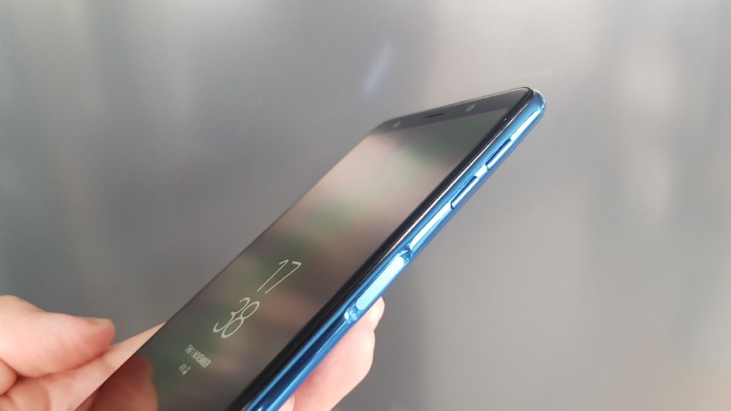 Galaxy A7 2018 side button detail