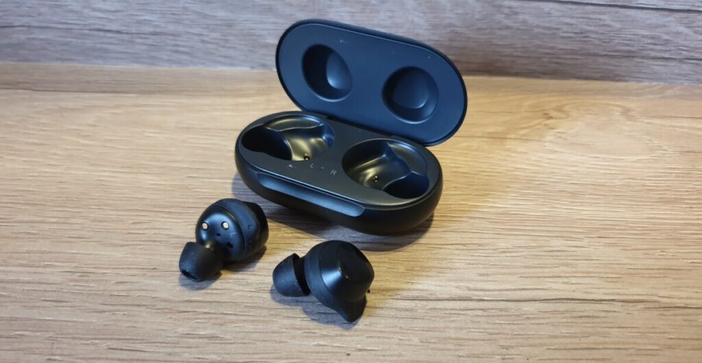 Samsung Galaxy Buds open with ear buds