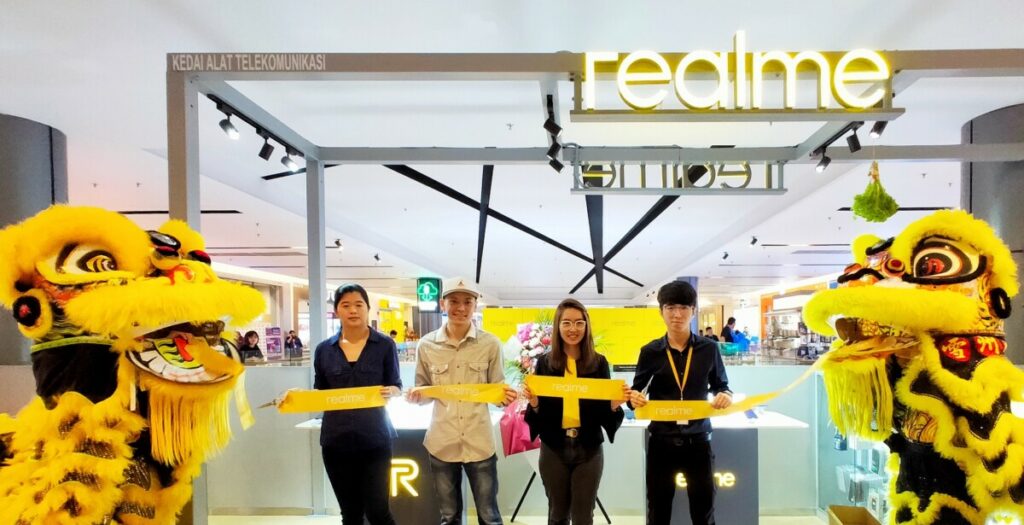 Realme grows larger with 2 new stores in Malaysia 1