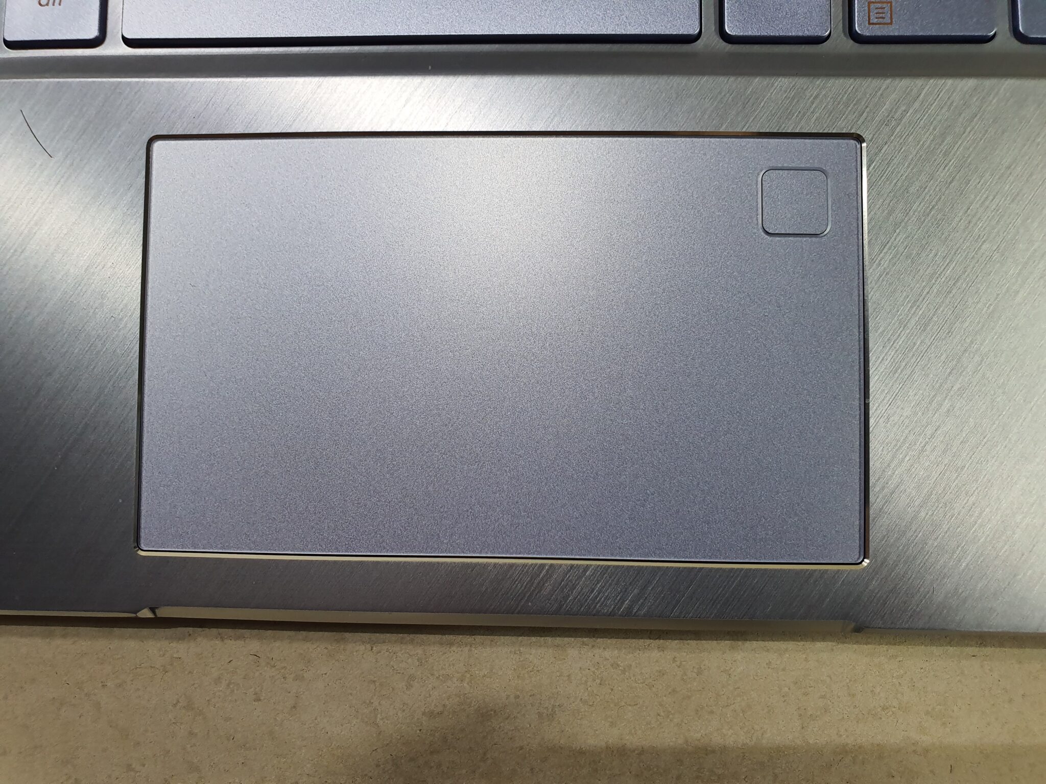 Asus ZenBook 14 UM431 touchpad
