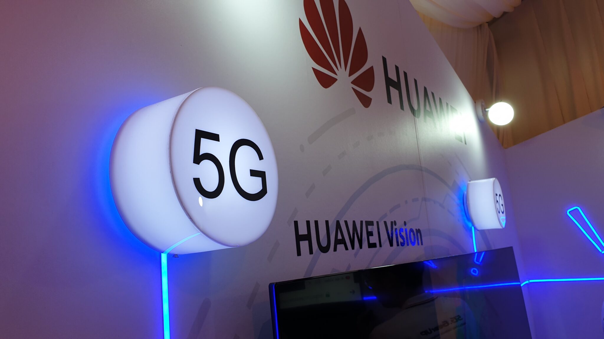Huawei Mate30 Pro 5G showcase