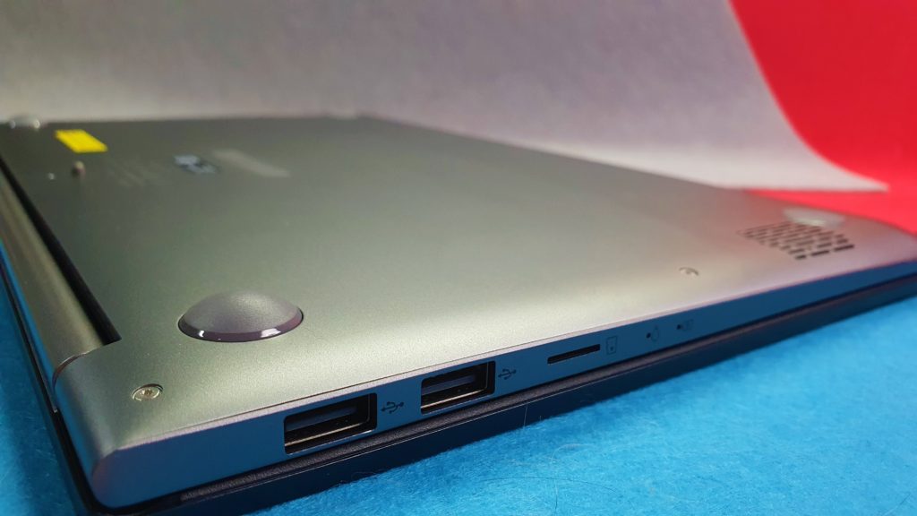 Asus VivoBook S14 M433 Review underside
