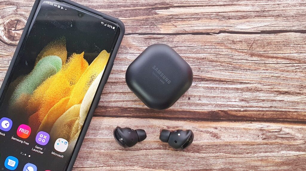 Samsung Galaxy Buds Pro Review angle with s21 ultra