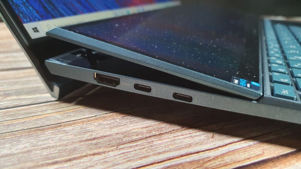 ASUS ZenBook Duo14 UX482 Review hinged