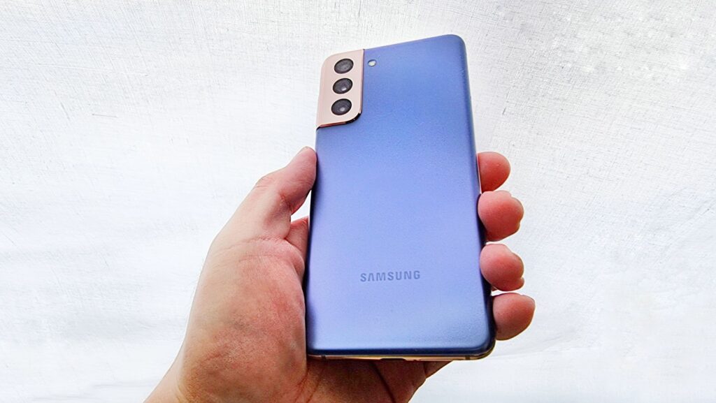 Samsung Galaxy S21 Review handheld