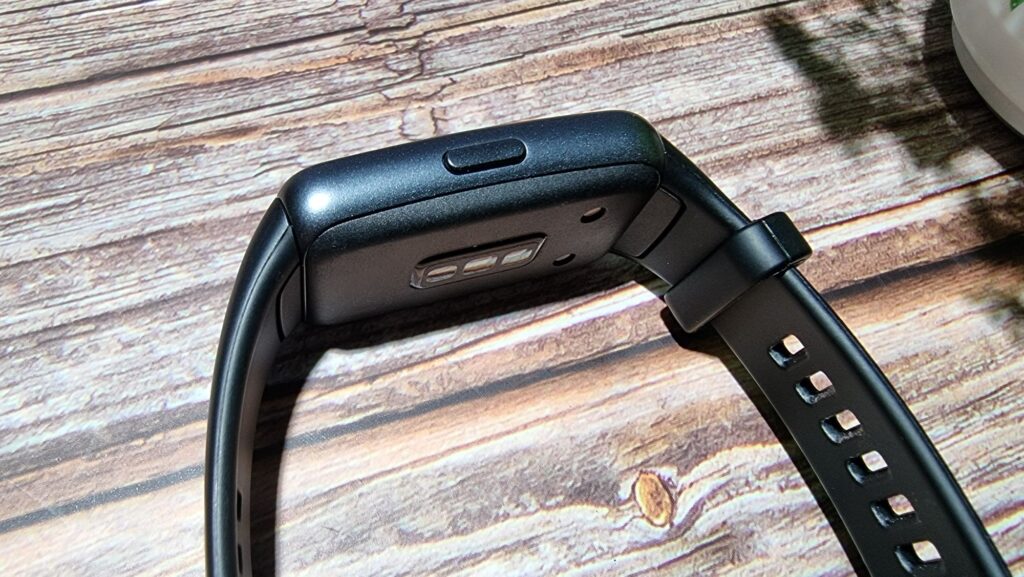 Huawei Band 6 Review underside
