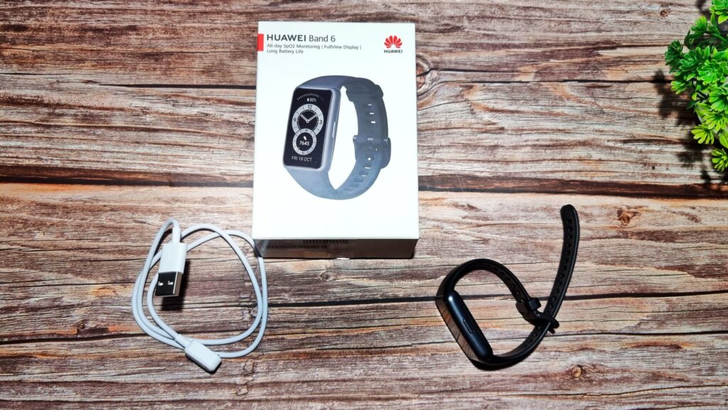 Huawei Band 6 Review box contents