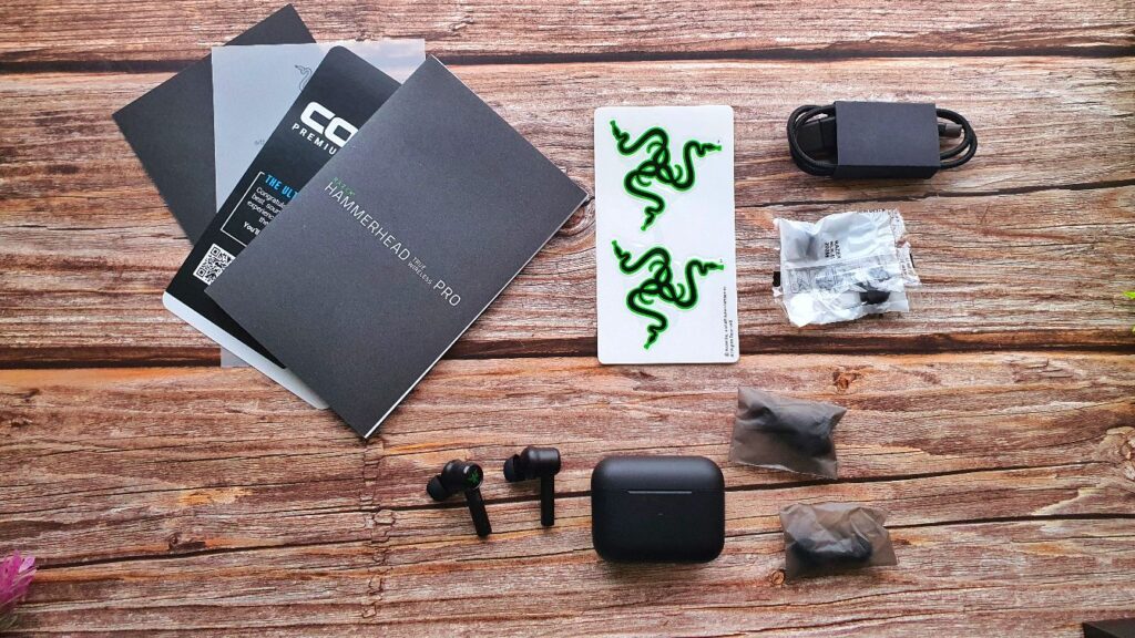 Razer Hammerhead True Wireless Pro box contents