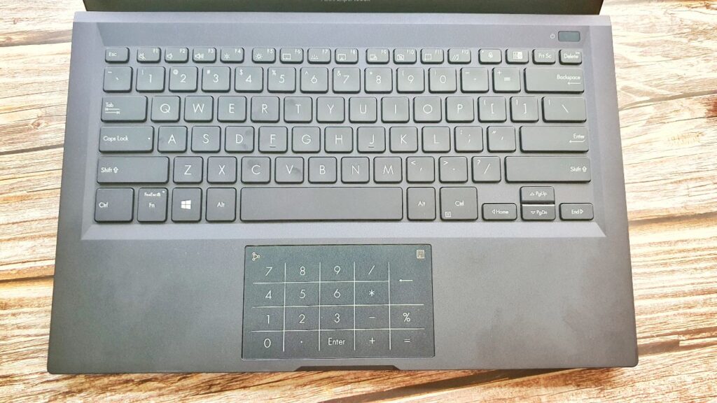 ASUS ExpertBook B1 B1400 review keyboard