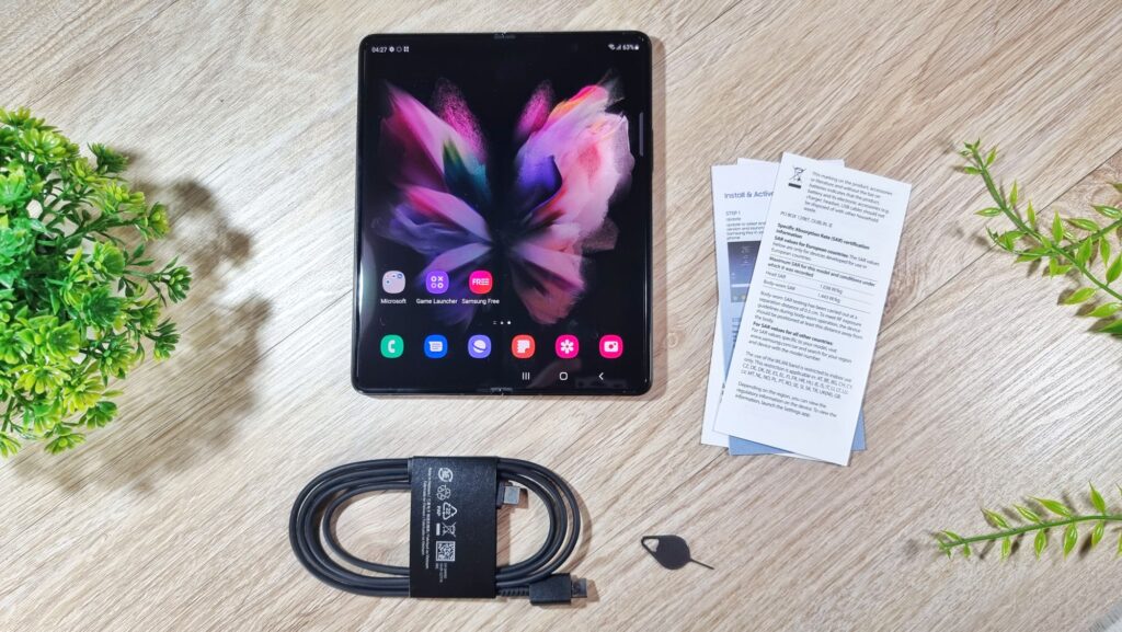 Samsung Galaxy Z Fold3 5G First Look box contents