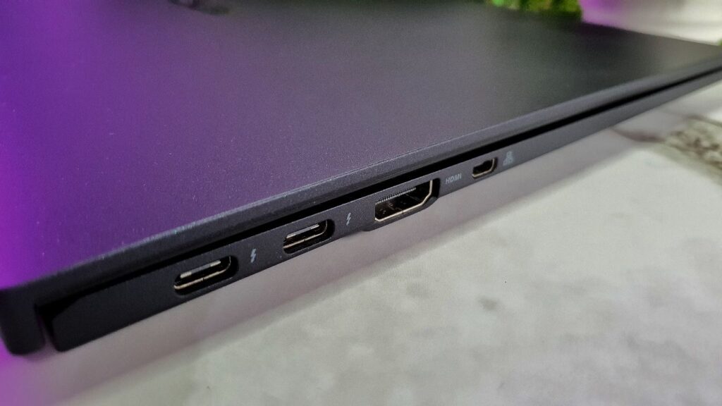 ASUS Expertbook B9 B9400C Review ports left