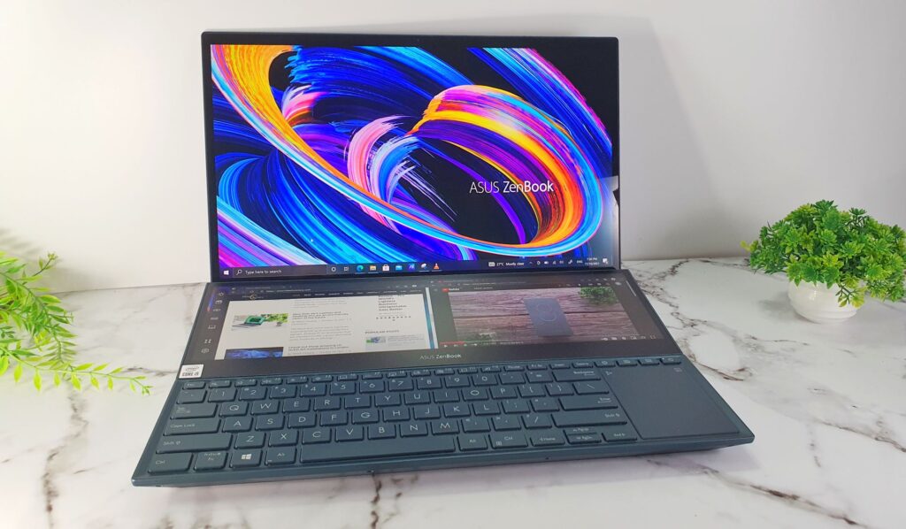 ASUS ZenBook Pro Duo 15 OLED UX582 review  front view