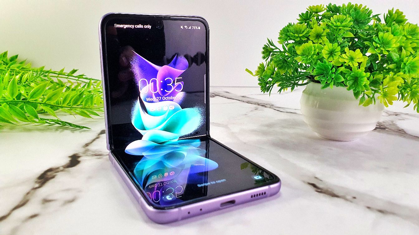 Samsung Galaxy Z Flip3 5G Review flex mode