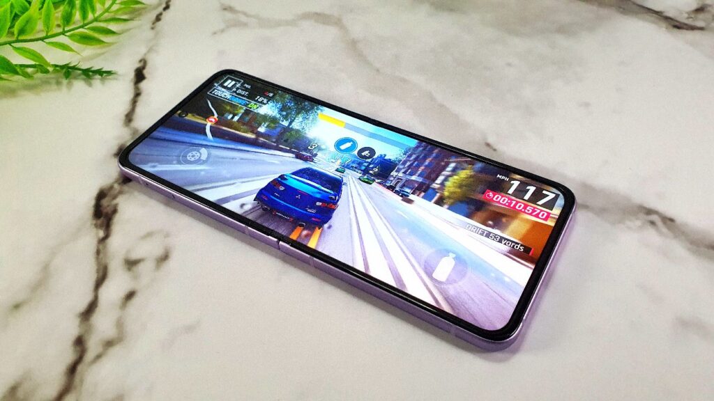 Samsung Galaxy Z Flip3 5G Review gaming demo