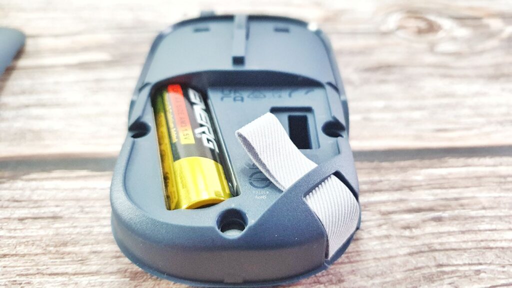ASUS Marshmallow Mouse MD100 Review bay access closeup