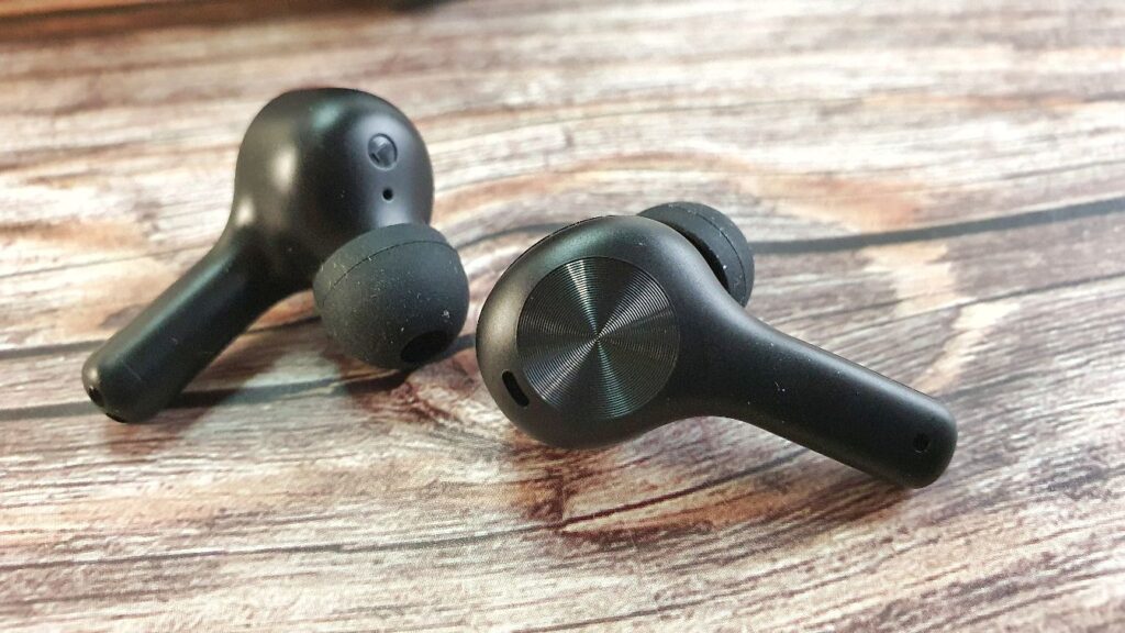 Acefast T1 Review earbud detail