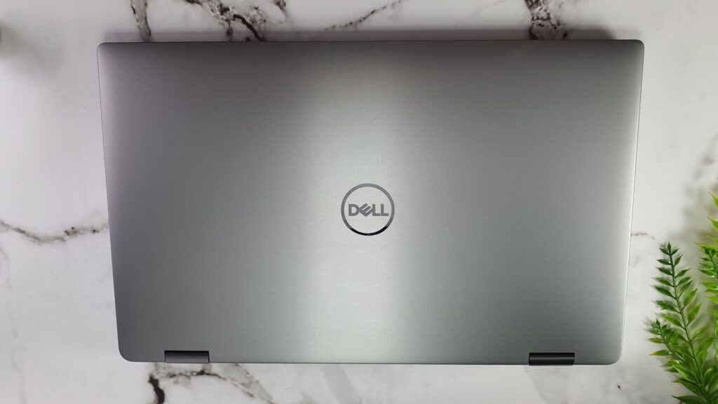 Dell Latitude 9520 2-in-1 Review top lid