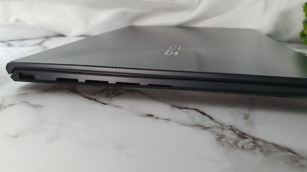Asus Zenbook 14X OLED review (UX5400EG) left side
