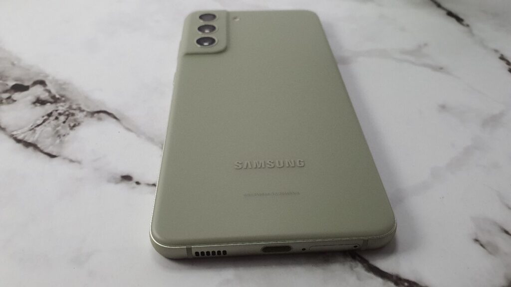 Samsung Galaxy S21 FE 5G first look olive backplate