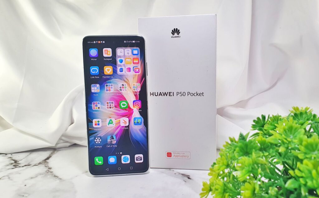 Huawei P50 Pocket Hands-On unboxing
