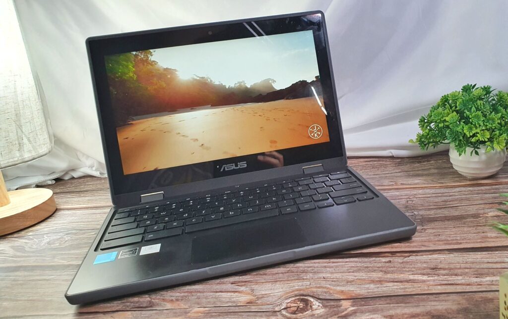 ASUS Chromebook Flip CR1 Review (CR1100)  video