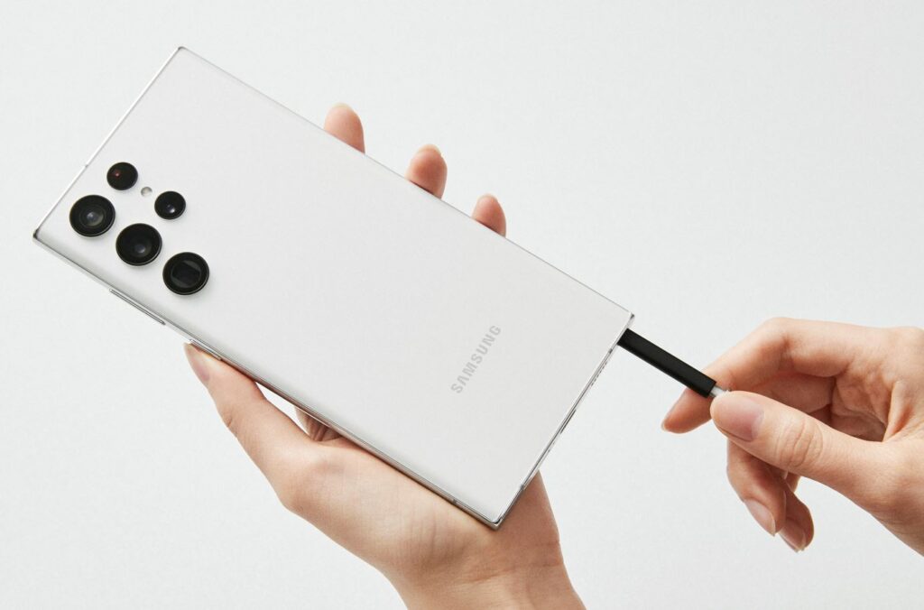 Samsung Galaxy S22 Ultra is the Galaxy Note reborn with S Pen and superior low light cameras | Hitech Century