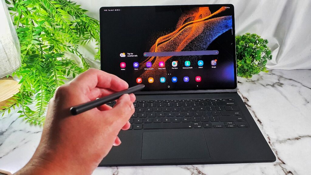 Samsung Galaxy Tab S8 Ultra First Look and Unboxing S Pen