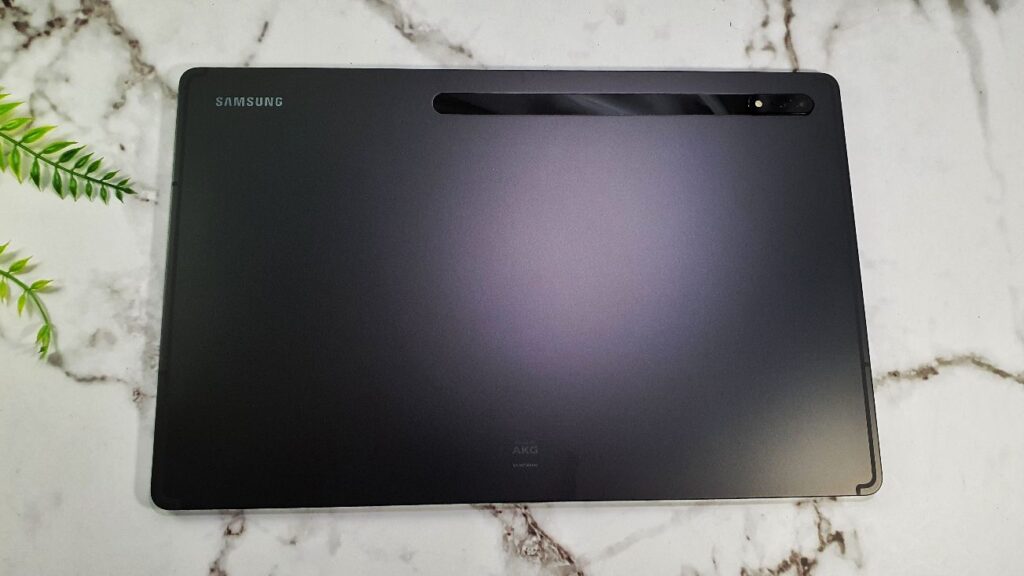 Samsung Galaxy Tab S8 Ultra First Look and Unboxing tablet rear