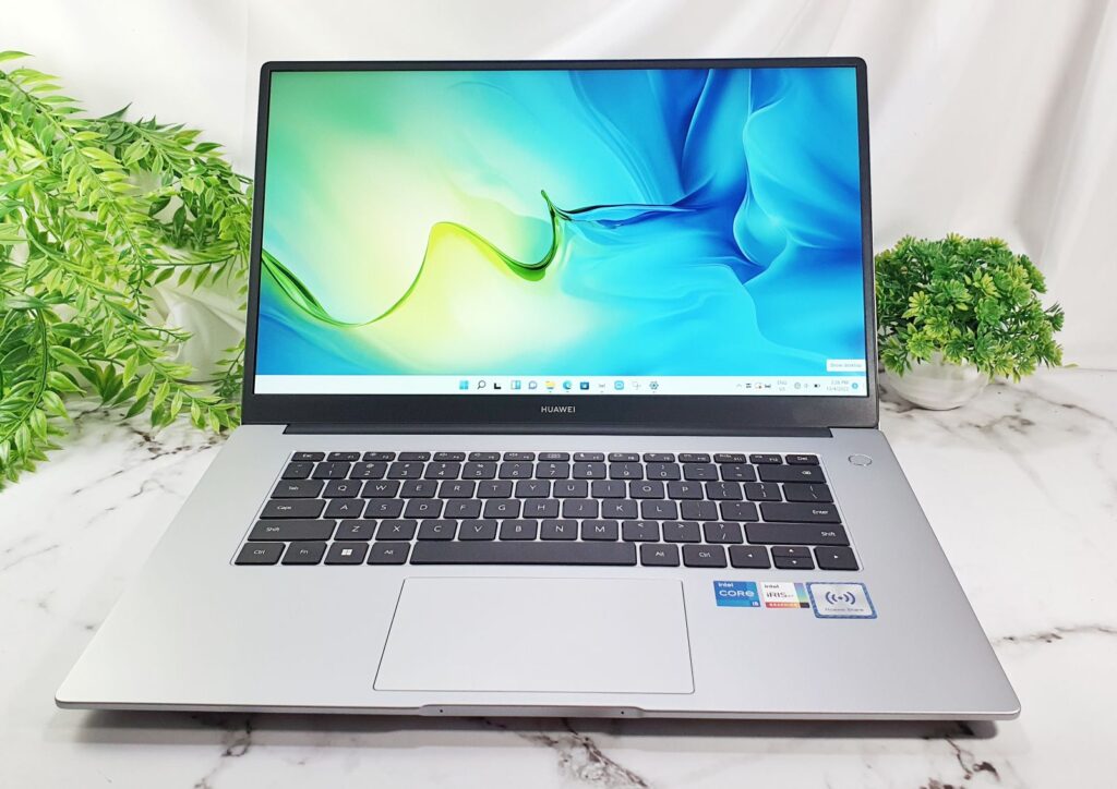 Huawei MateBook D 15 2022 Review front