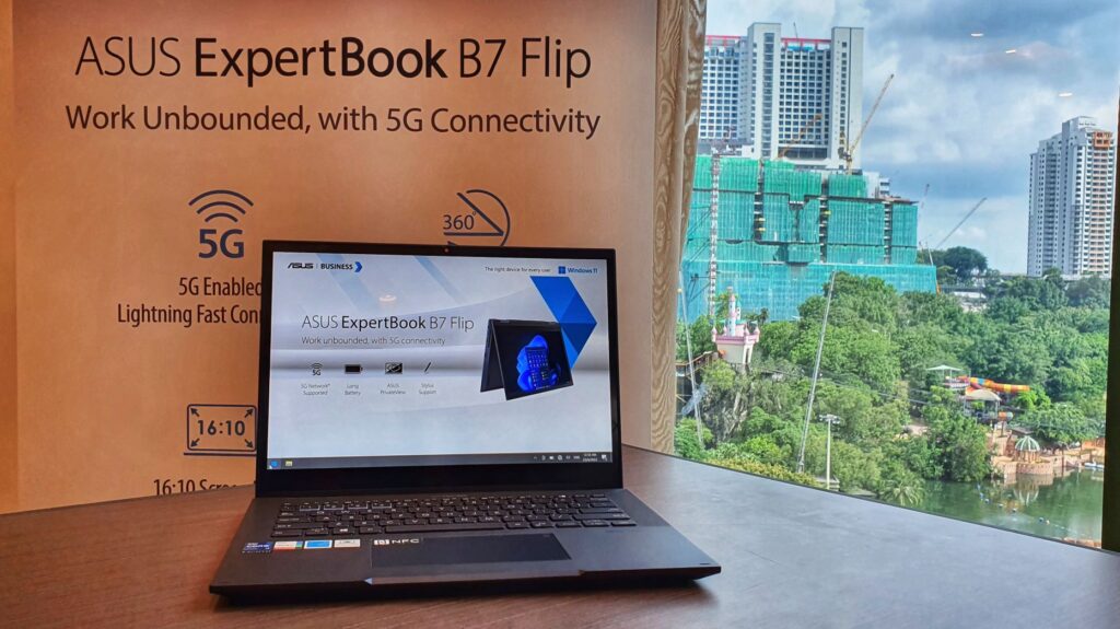 ASUS ExpertBook B7 Flip first look front
