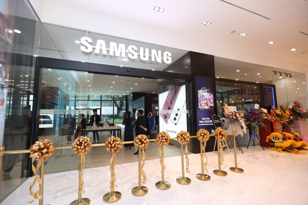 Senheng x Samsung Premium Experience Store front