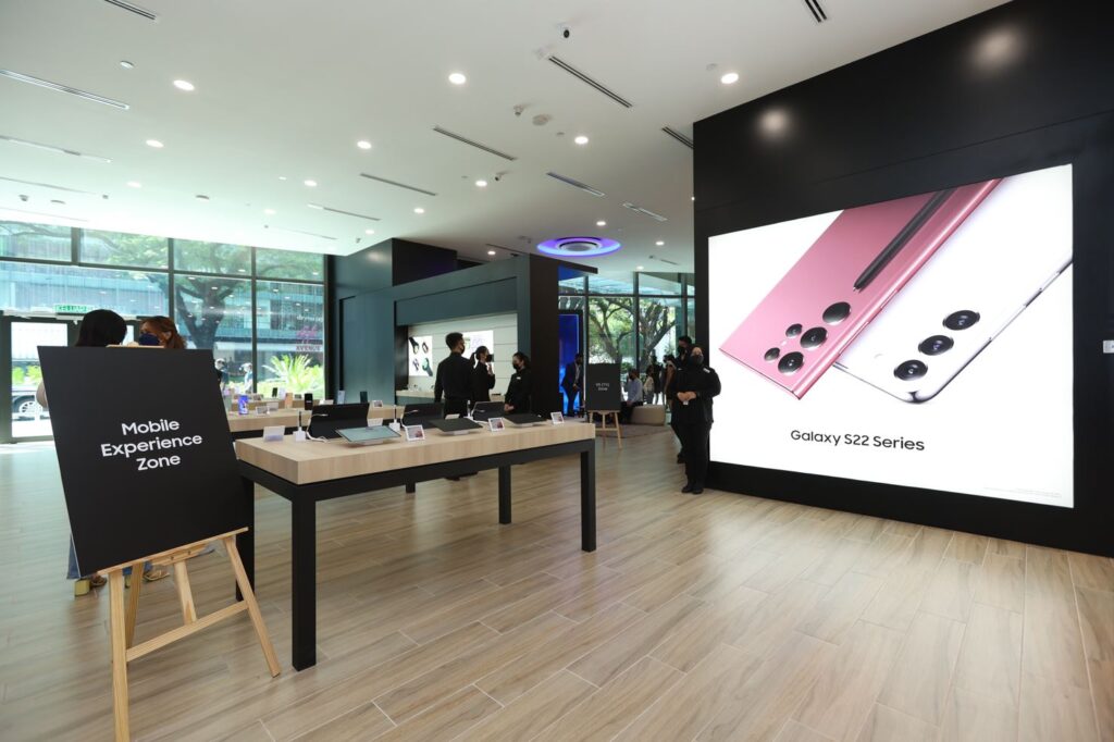 Senheng x Samsung Premium Experience Store interior