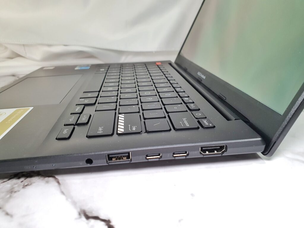 ASUS Vivobook S14 Review (K3402ZA) right side