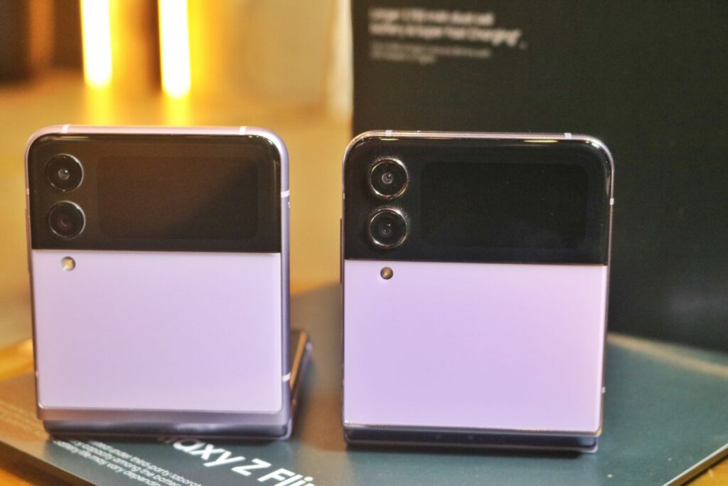 Samsung Galaxy Z Flip4 and Flip3