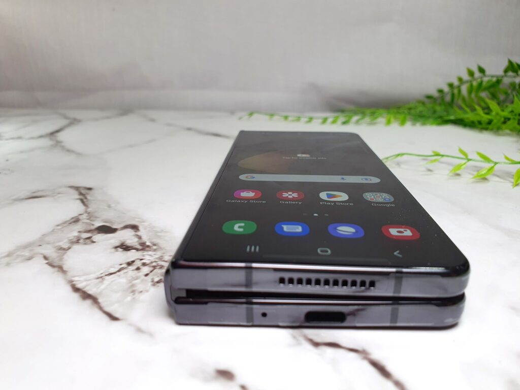 Samsung Galaxy Z Fold4 First Look ports