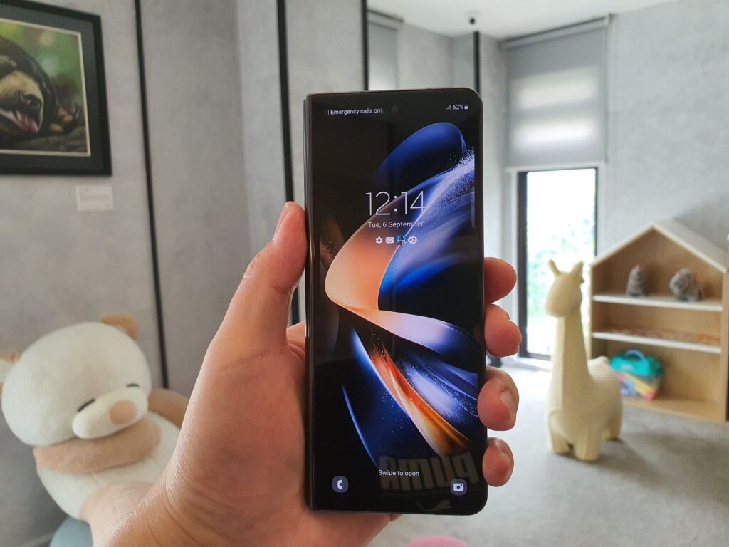 Samsung Galaxy Z Fold4 Review front