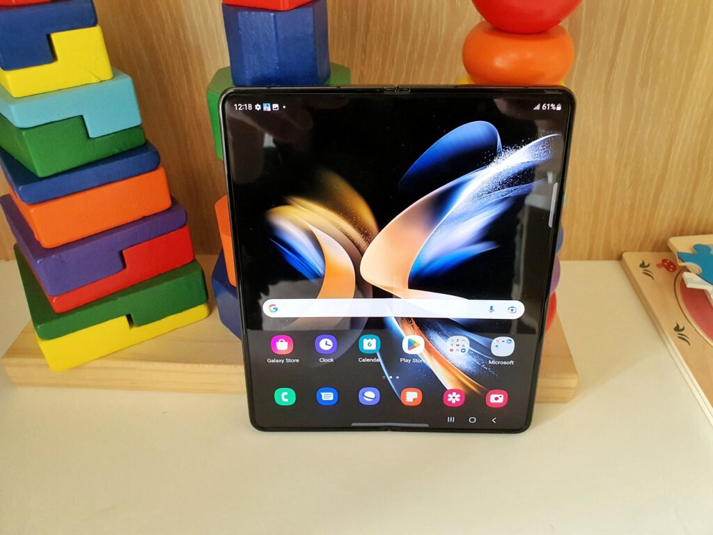 Samsung Galaxy Z Fold4 First Look cover