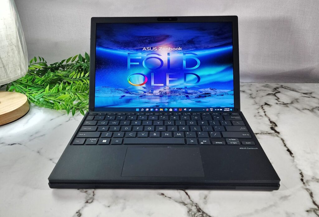 ASUS Zenbook 17 Fold OLED Review (UX9702AA) front