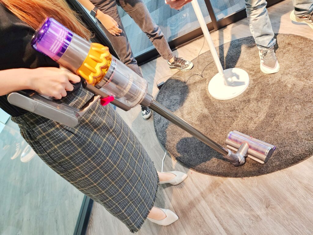 Dyson V15 Detect Absolute side
