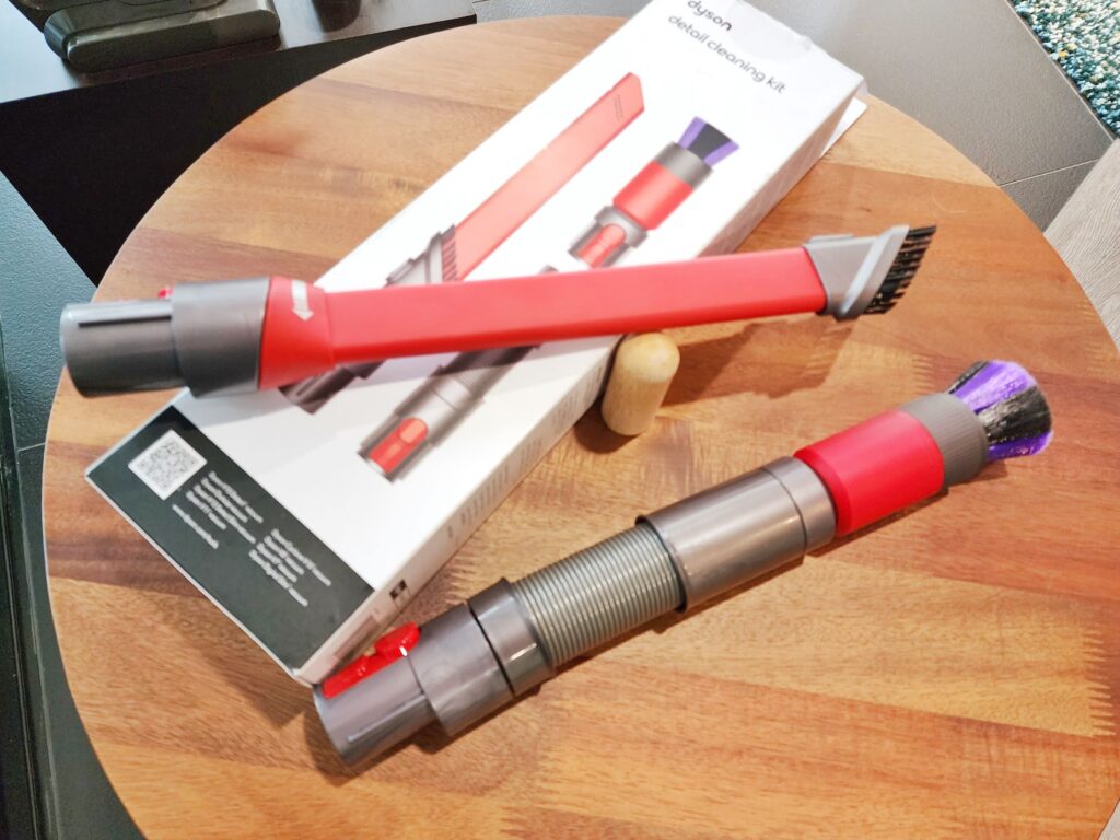 Dyson V15 Detect Absolute  - detail cleaning kit 