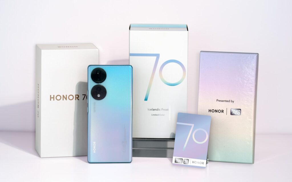 HONOR 70 Icelandic Frost Touch N Go Limited Edition Gift Box a1a