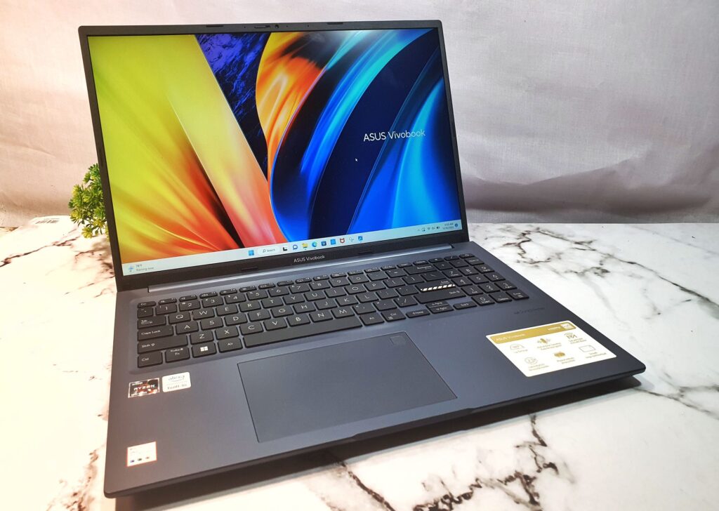 ASUS Vivobook 16X Review (M1603) angled